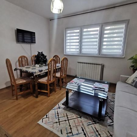 Rest & Recharge 4Bdr Apt- Free Parking, Ac & Garden Sarajevo Bagian luar foto