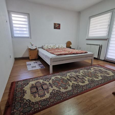 Rest & Recharge 4Bdr Apt- Free Parking, Ac & Garden Sarajevo Bagian luar foto
