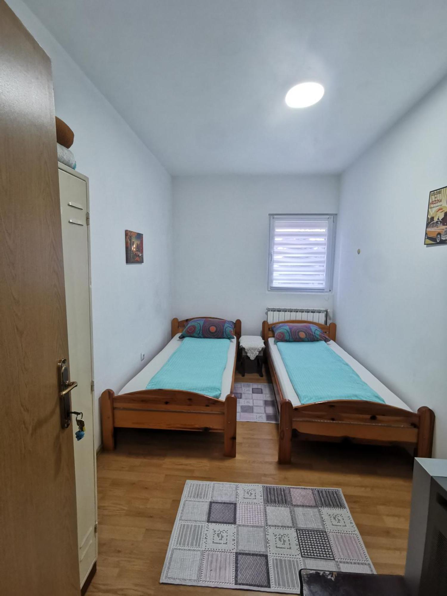 Rest & Recharge 4Bdr Apt- Free Parking, Ac & Garden Sarajevo Bagian luar foto