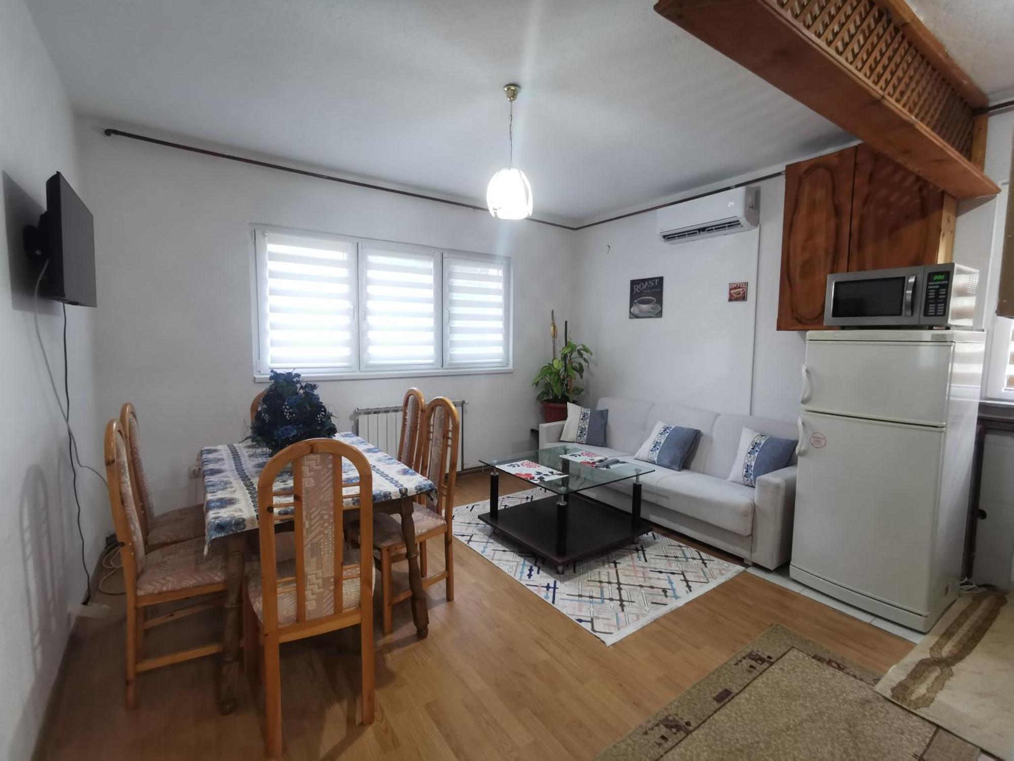 Rest & Recharge 4Bdr Apt- Free Parking, Ac & Garden Sarajevo Bagian luar foto